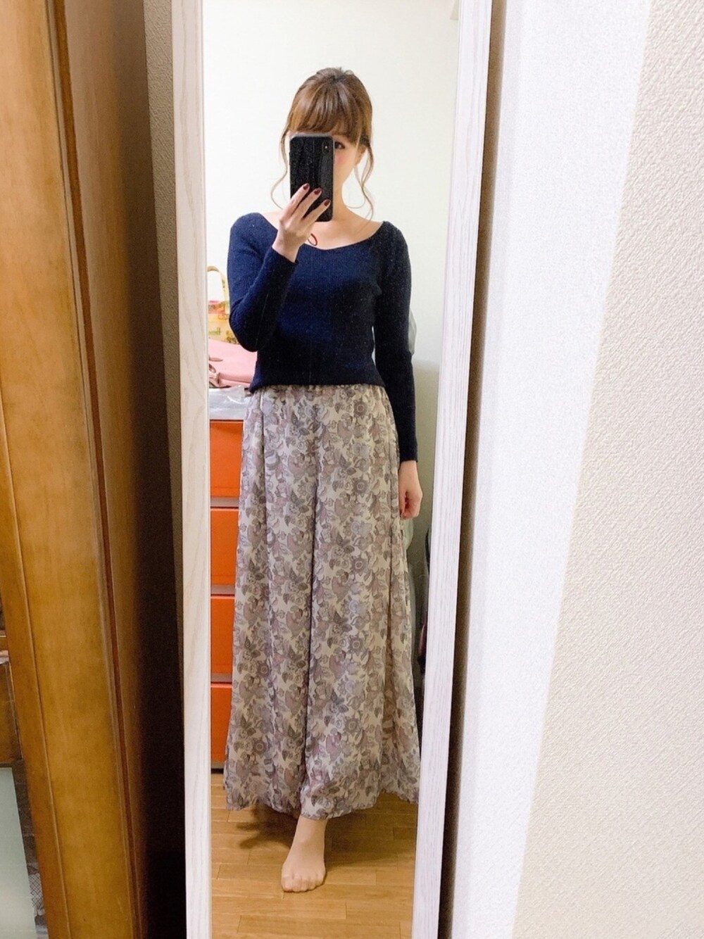 「ネイル」｜「しまむらのアイテム（ニット/セーター、ブルー系）」を使った、ゆうこさん（レディース・162cm）の春コーディネートの1枚目の写真