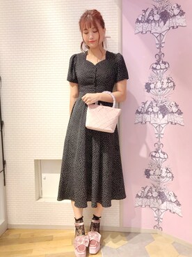 パンプス ピンク系 を使った 黒ワンピ の人気ファッションコーディネート Wear