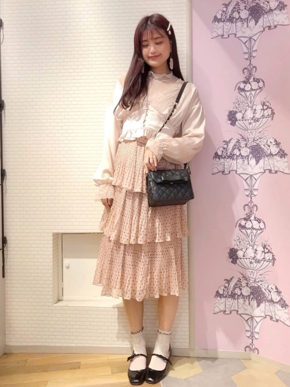 Honey Salon（ハニーサロン）の「Vネックサテンブラウス（シャツ