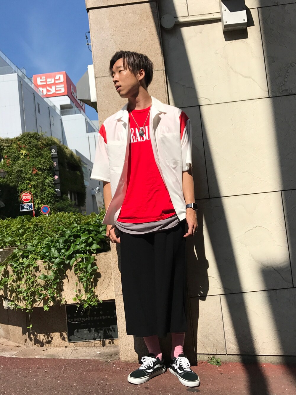 「ビックシルエット、シャツスタイル、summer、黒、ハーフパンツ、streetstyle」｜「LUSORのアイテム（シャツ/ブラウス、ホワイト系）」を使った、KENTAさん（メンズ・184cm）の夏コーディネートの1枚目の写真