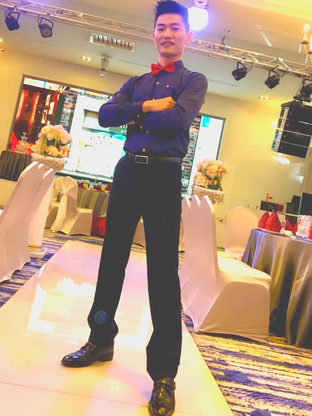 「婚禮、伴郎、招待」｜「G2000 のアイテム（スラックス、ブラック系）」を使った、Easonさん（メンズ・173cm）の夏コーディネートの1枚目の写真