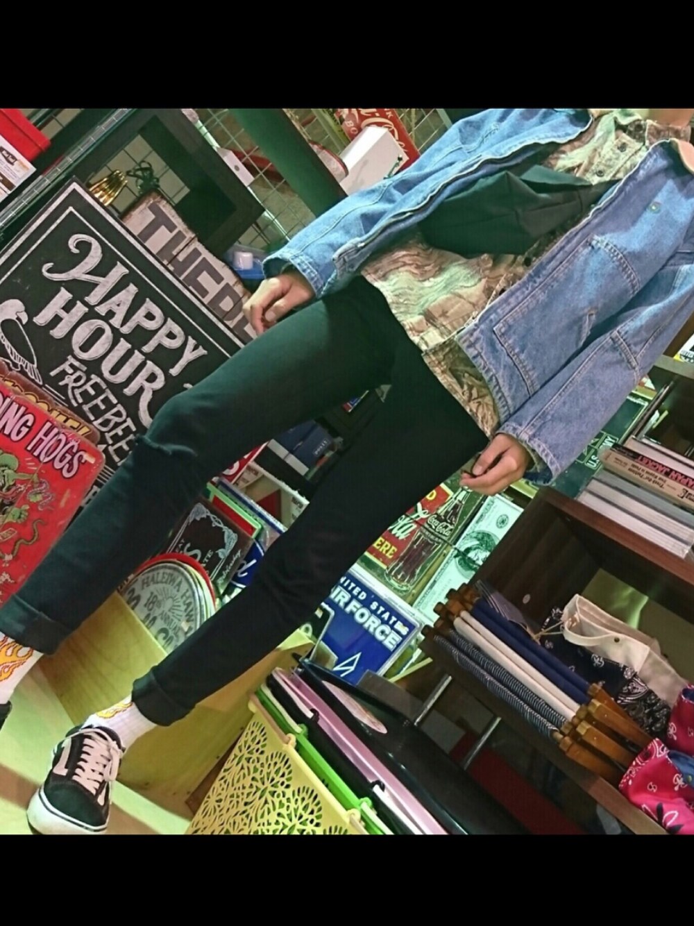 「VANSのアイテム（スニーカー、ブラック系）」を使った、renさん（メンズ・172cm）の夏コーディネートの1枚目の写真