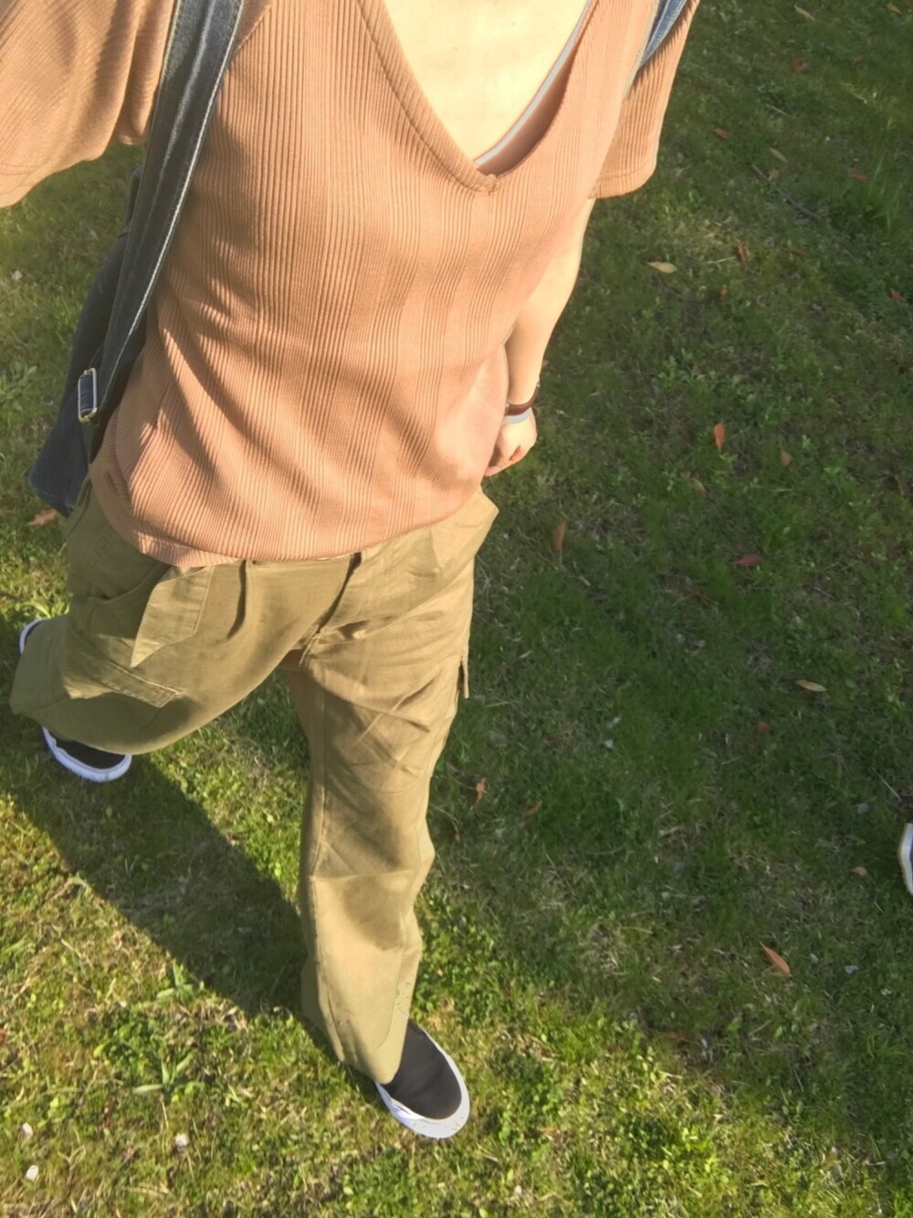 「ママコーデ、公園スタイル、夏」｜「Ungridのアイテム（Tシャツ/カットソー、ブラウン系）」を使った、だん♡かほさん（レディース・155cm）の春コーディネートの1枚目の写真