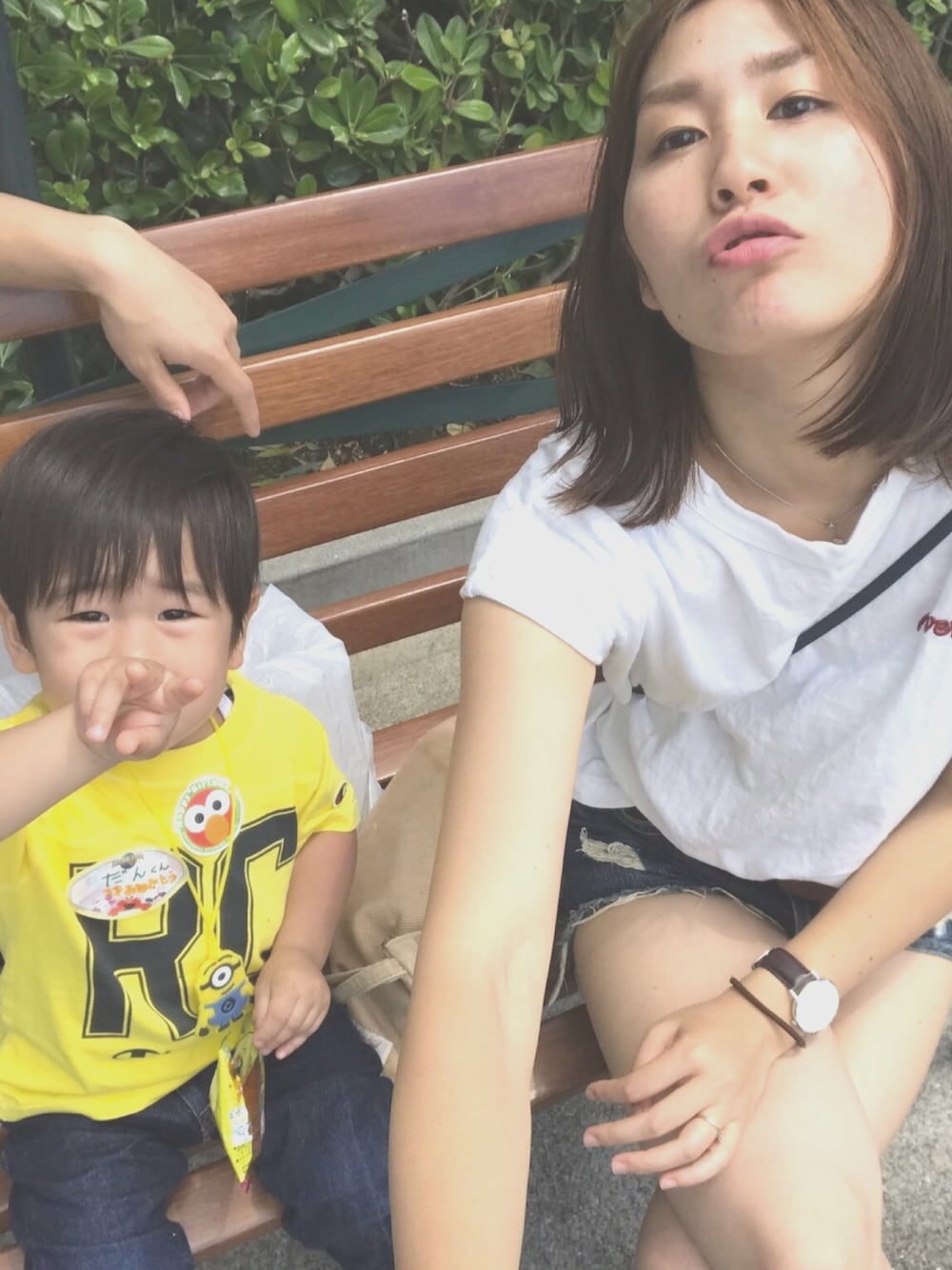 「母×息子、ユニバ、シンプル」｜「POLO RALPH LAURENのアイテム（デニムパンツ、ブルー系）」を使った、だん♡かほさん（キッズ・80cm）の夏コーディネートの1枚目の写真