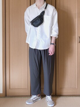 「SPINNS(スピンズ)のアイテム(ボディバッグ/ウエストポーチ)」を使った、Ryoさん(メンズ・187cm)の春コーディネート