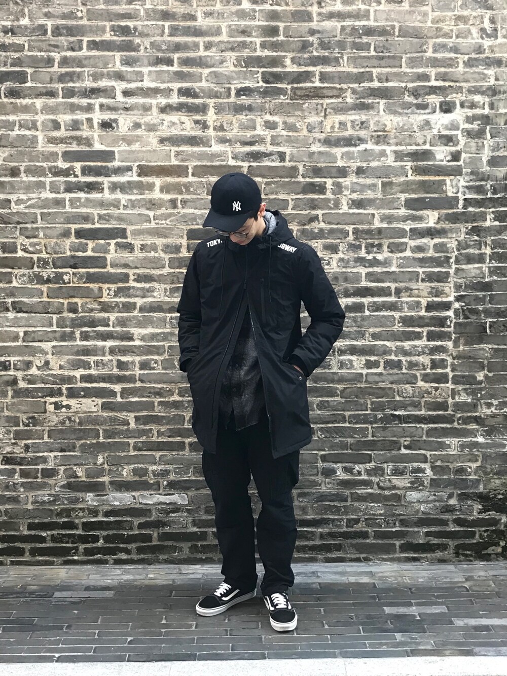 「kids、NEW ERA、VANS」｜「VANSのアイテム（シューズ、ブラック系）」を使った、Doooooooopamineさん（キッズ・181cm）の冬コーディネートの1枚目の写真