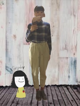 「ベージュパンツ」｜「アイテム（財布/小物）」を使った、サツコさん（レディース・158cm）の秋コーディネート