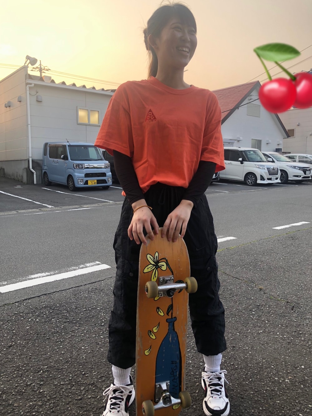 「stayhome、ACG、NIKE、nike acg、air monarch、スケボー」｜「NIKEのNIKE AS M NRG ACG SS TEE LOGO (TURF ORANGE/HABANERO RED)【SP】（Tシャツ/カットソー、オレンジ系）」を使った、Yunaさん（レディース・160cm）の春コーディネートの1枚目の写真