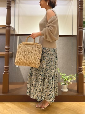 「花柄」｜「アイテム（スカート、ブラック系）」を使った、yu_kaさん（レディース・158cm）の春コーディネート
