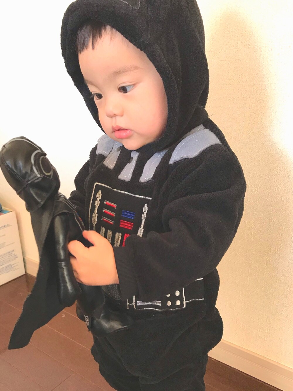 「STAR WARS、男の子コーデ、冬コーデ、キッズコーデ、80cm」｜「STAR WARSのアイテム（おもちゃ、ブラック系）」を使った、komiiiiiさん（キッズ・80cm）の冬コーディネートの1枚目の写真