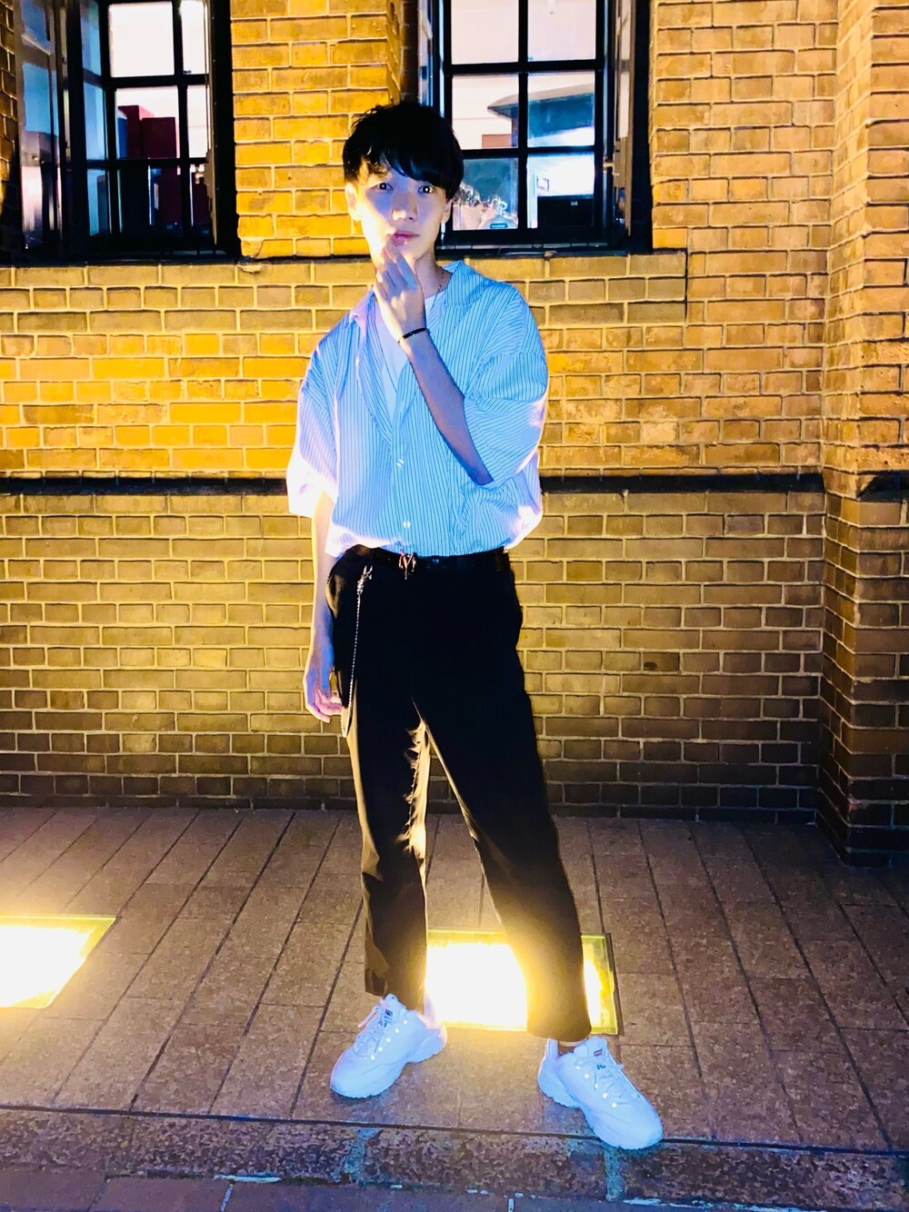 「秋コーデ、シンプルコーデ、おしゃれさんと繋がりたい、休日スタイル」｜「FILAのFILA フィラ DISTRACER SCRIPT WHT/NVY/RED（スニーカー、ホワイト系）」を使った、isami0416さん（メンズ・175cm）の秋コーディネートの1枚目の写真