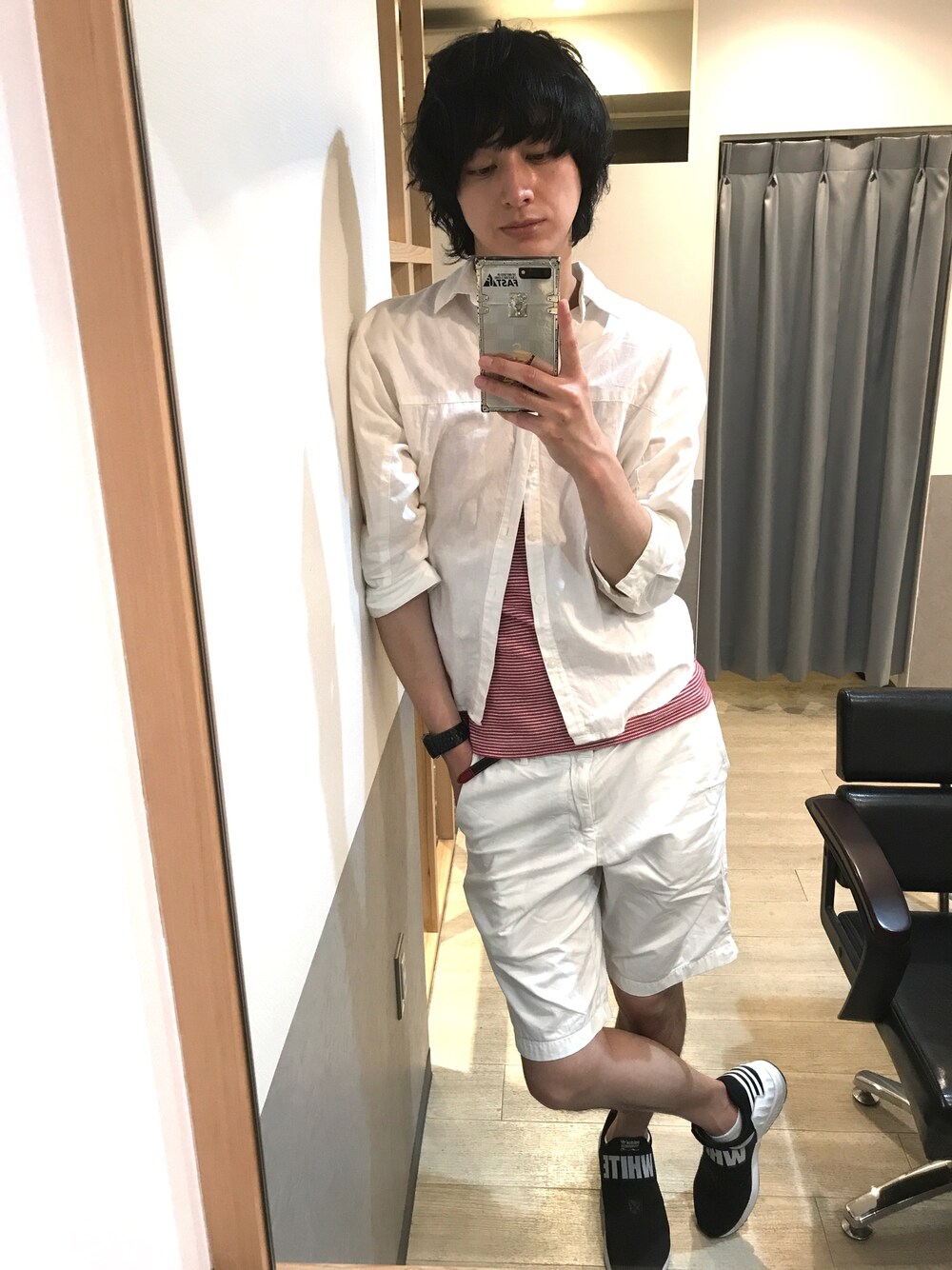 「夏、シンプル、プチプラ、オールホワイト、ホワイト、白、ホワイトコーデ、白シャツ、ハーフパンツ、ユニクロ」｜「no brandのアイテム（シャツ/ブラウス、ホワイト系）」を使った、宮下雅人   さん（メンズ・183cm）の春コーディネートの1枚目の写真