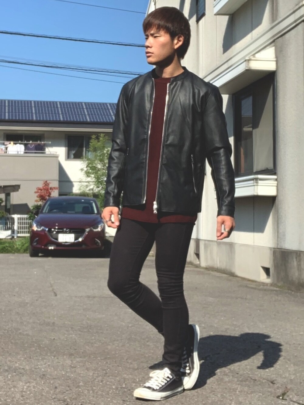 「ライダース、ワインレッド、WEGO、GU、converse、THEカジュアル、冬コーデ、秋コーデ、シンプルコーデ」｜「WEGOのWEGO/エコレザーシングルライダースジャケット（ライダースジャケット、ブラック系）」を使った、RIKUさん（メンズ・170cm）の秋コーディネートの1枚目の写真