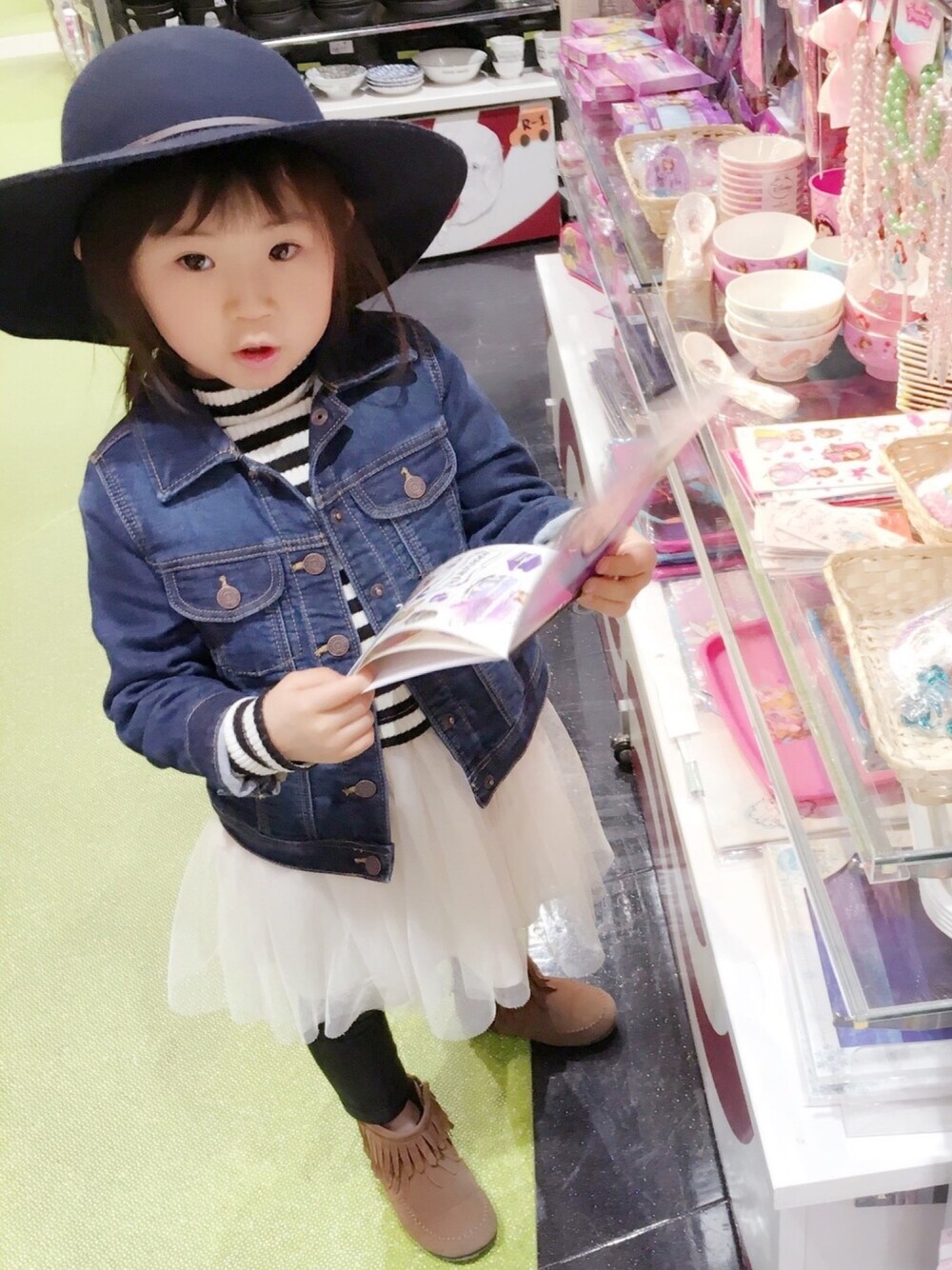 「キッズファッション、春コーデ、女の子、4歳、ZOZOTOWN掲載、Gジャン」｜「GLOBAL WORKの【キッズ】チュールスカートレイヤーワンピース長袖/728567（ワンピース、ブラック系）」を使った、🌴YRS◡̈⋆さん（キッズ・100cm）の冬コーディネートの1枚目の写真