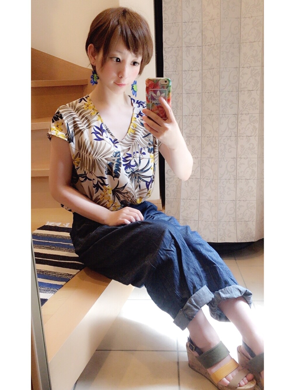 「カジュアル、パンツスタイル、低身長、夏、ボタニカル柄、海、海鮮丼」｜「チチカカのレースモチーフピアス（ピアス（両耳用）、ブルー系）」を使った、チャオズさん（レディース・148cm）の夏コーディネートの1枚目の写真