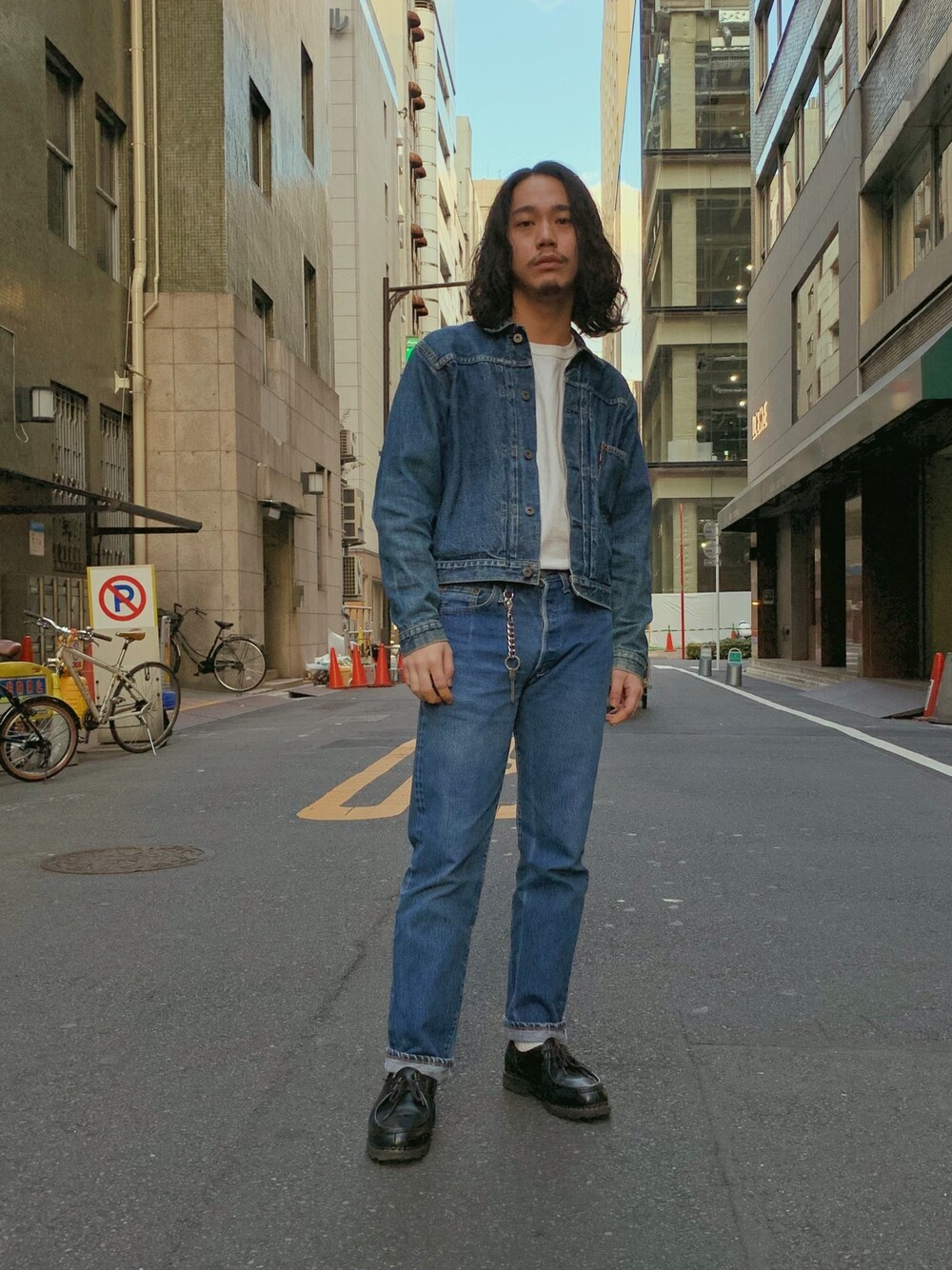 「秋のコーデ、カジュアル、デニム、デニムパンツ、デニムジャケット、Gジャン、デニムオンデニム、Levi's、vintage、Paraboot」｜「LEVI'S VINTAGE CLOTHINGのアイテム（デニムパンツ、ブルー系）」を使った、れんさん（メンズ・171cm）の秋コーディネートの1枚目の写真