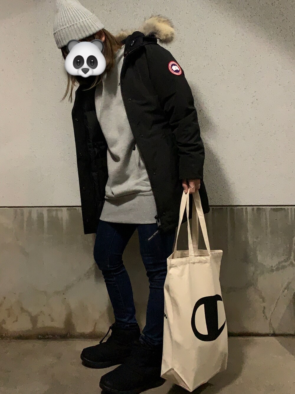 「Championのアイテム（スウェット、グレー系）」を使った、ユイさん（レディース・155cm）の冬コーディネートの1枚目の写真