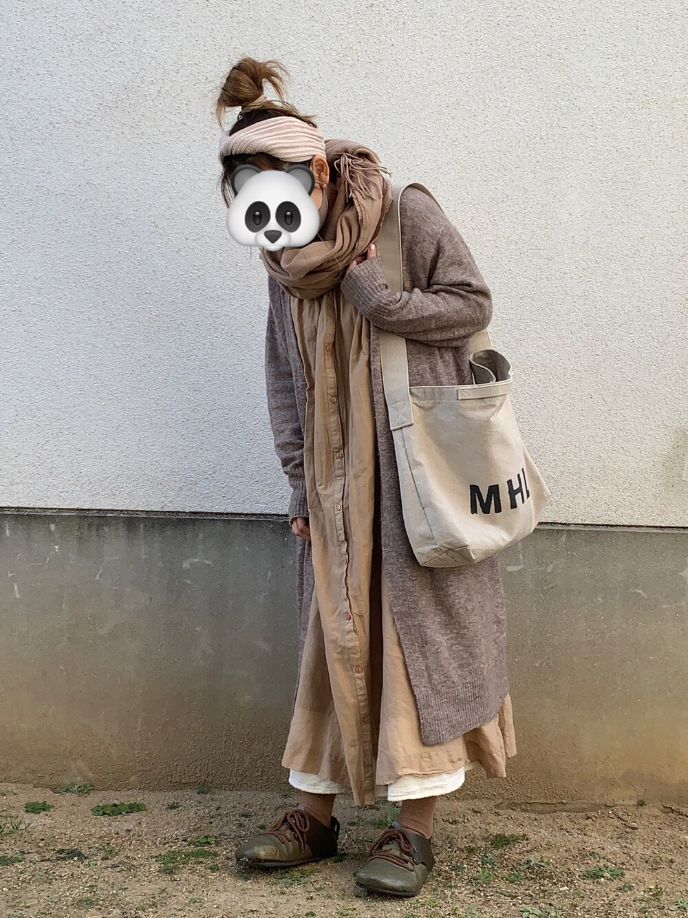 「PLSTのアイテム（カーディガン/ボレロ、ブラウン系）」を使った、ユイさん（レディース・155cm）の冬コーディネートの1枚目の写真