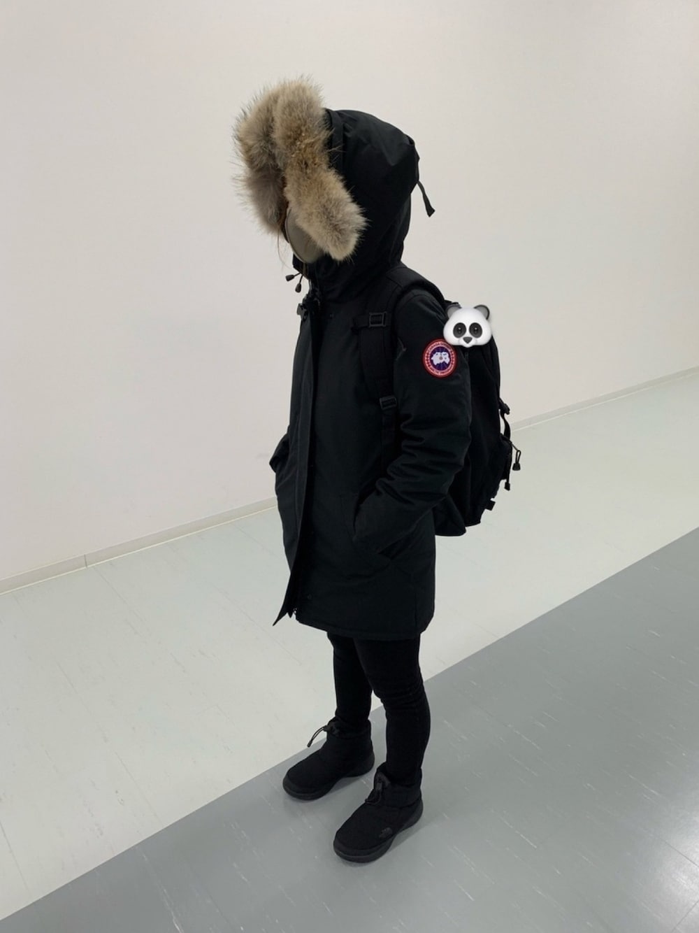 「通勤コーデ、自転車コーデ、ブラックコーデ」｜「CANADA GOOSEの＜CANADA GOOSE（カナダグース）＞VICTORIA PARKA ダウンジャケット¨（ダウンジャケット/コート、ブラック系）」を使った、ユイさん（レディース・155cm）の冬コーディネートの1枚目の写真