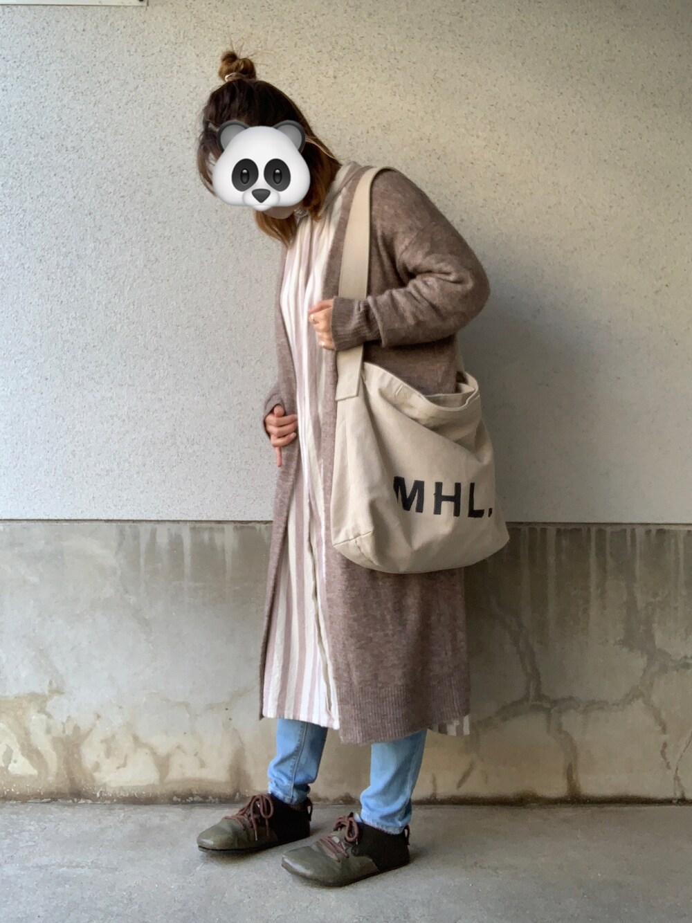 「PLSTのアイテム（カーディガン/ボレロ、ブラウン系）」を使った、ユイさん（レディース・155cm）の冬コーディネートの1枚目の写真