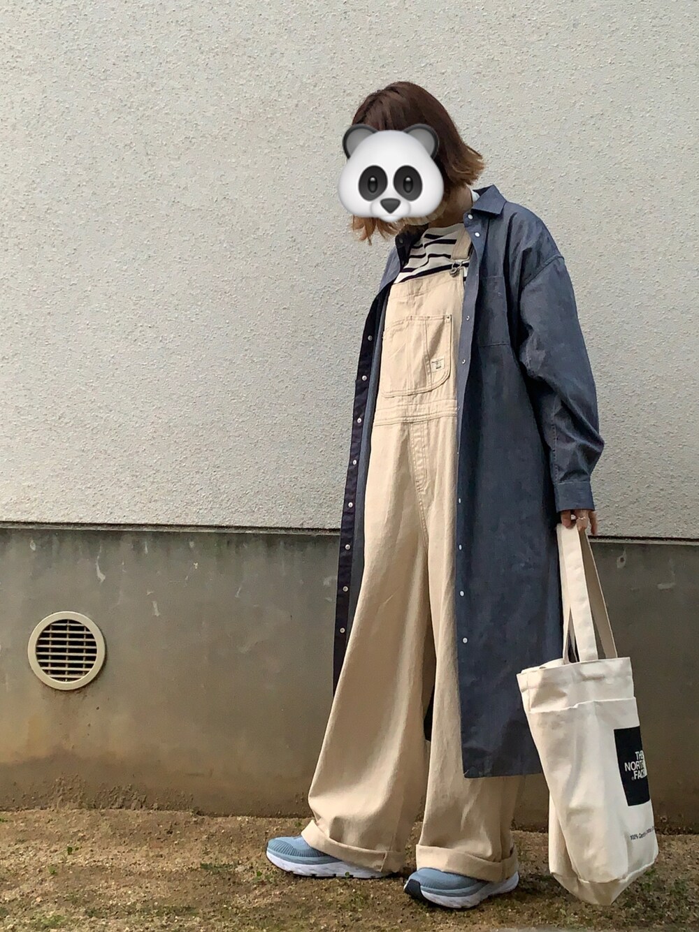 「おニュー」｜「しまむらのアイテム（サロペット/オーバーオール、ベージュ系）」を使った、ユイさん（レディース・155cm）の春コーディネートの1枚目の写真