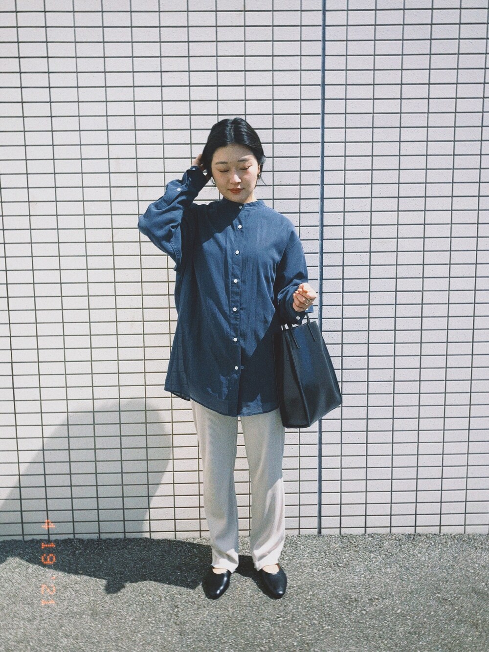 「シンプル、春、プチプラ、シアーシャツ、大学生」｜「UNIQLOのアイテム（シャツ/ブラウス、グレー系）」を使った、Toukoさん（レディース・156cm）の春コーディネートの1枚目の写真