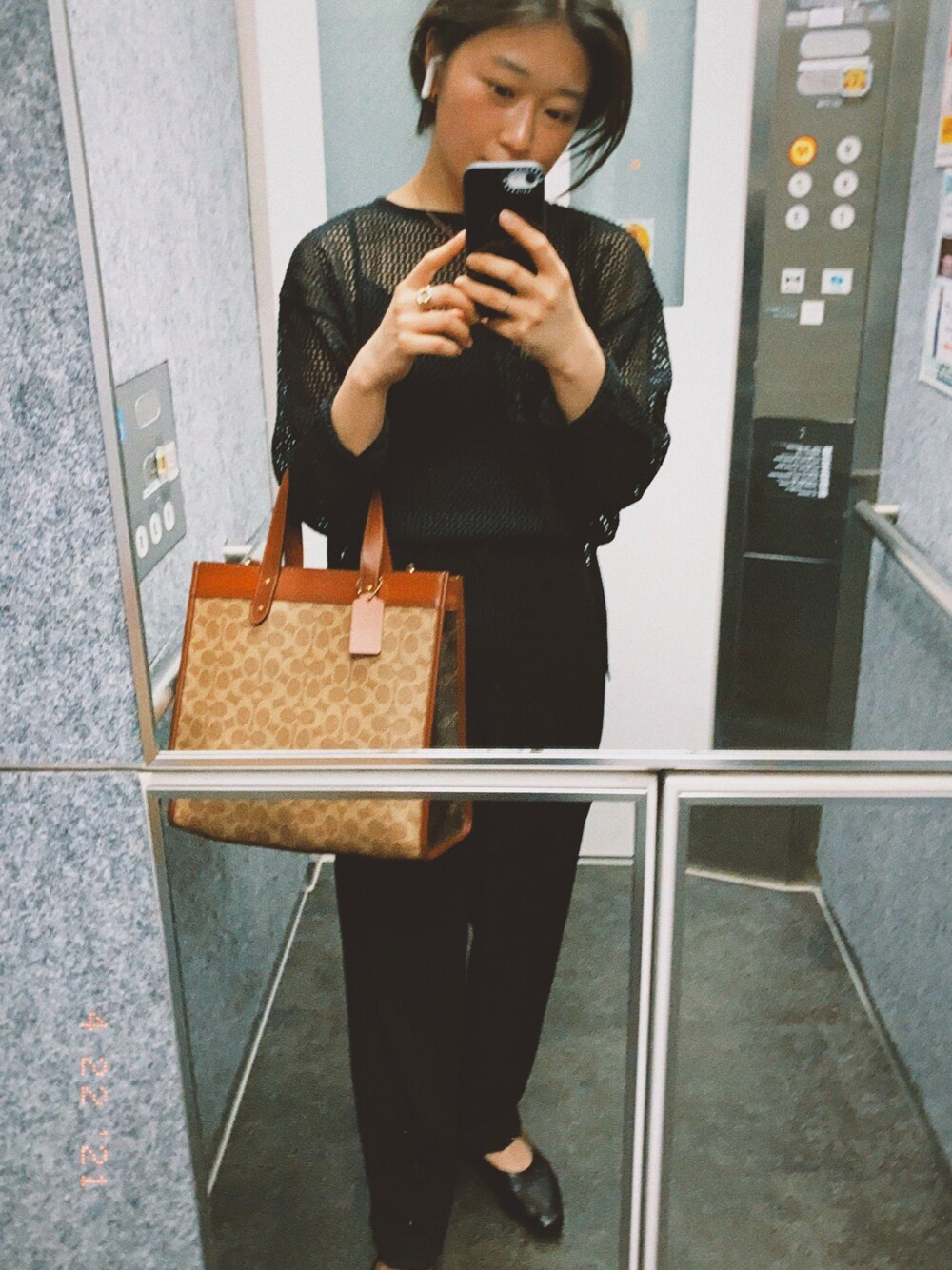 「大人コーデ、大学生、シンプルコーデ、ブラック、プチプラ」｜「apres jour mignonのメッシュ編みニット 【ZOZOTOWN限定アイテム】（ニット/セーター、ブラック系）」を使った、Toukoさん（レディース・156cm）の春コーディネートの1枚目の写真