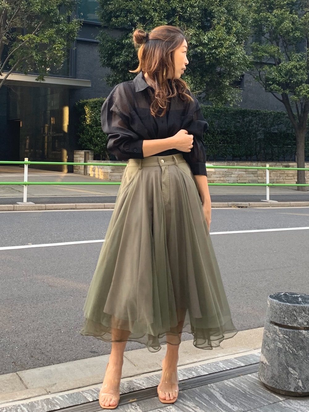 「シアーシャツ、大人コーデ、チュールスカート、シアー感、シアー素材、シャツスタイル、スカート、シャツ、andcouture」｜「And Coutureのアイテム（スカート、グリーン系）」を使った、aya83★☆★さん（レディース・159cm）の春コーディネートの1枚目の写真