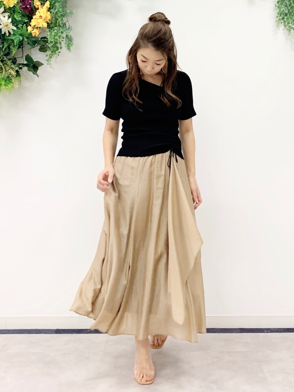 「大人カジュアル、おしゃれさんと繋がりたい、シンプルコーデ、着回しコーデ、ベージュ、ロングスカート、サンダル、シアー、ロングスカートコーデ、ブラック」｜「And Coutureのアイテム（ニット/セーター、ブラック系）」を使った、aya83★☆★さん（レディース・159cm）の春コーディネートの1枚目の写真