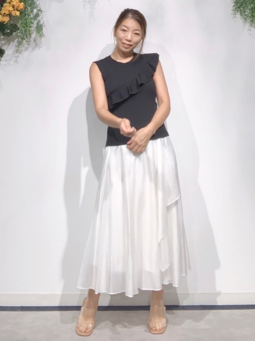 「オトナカジュアル、シンプル、モノトーン、モノトーンコーデ、おしゃれさんと繋がりたい、サンダル、ZARA、アンドクチュール、And Couture、ホワイト」｜「And Coutureのアイテム（トップス、ブラック系）」を使った、aya83★☆★さん（レディース・159cm）の夏コーディネートの1枚目の写真