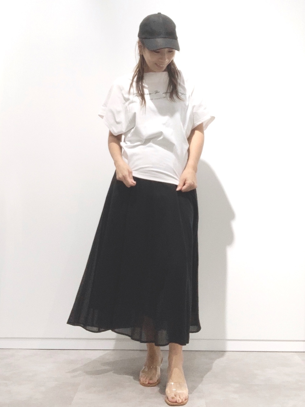 「今日のコーデ、オトナカジュアル、おしゃれさんと繋がりたい、Tシャツ、夏だ！Tシャツ着よう！、モノトーン、モノトーンコーデ、きれいめカジュアル、キャップ、アンドクチュール」｜「And Coutureのアイテム（Tシャツ/カットソー、ホワイト系）」を使った、aya83★☆★さん（レディース・159cm）の夏コーディネートの1枚目の写真