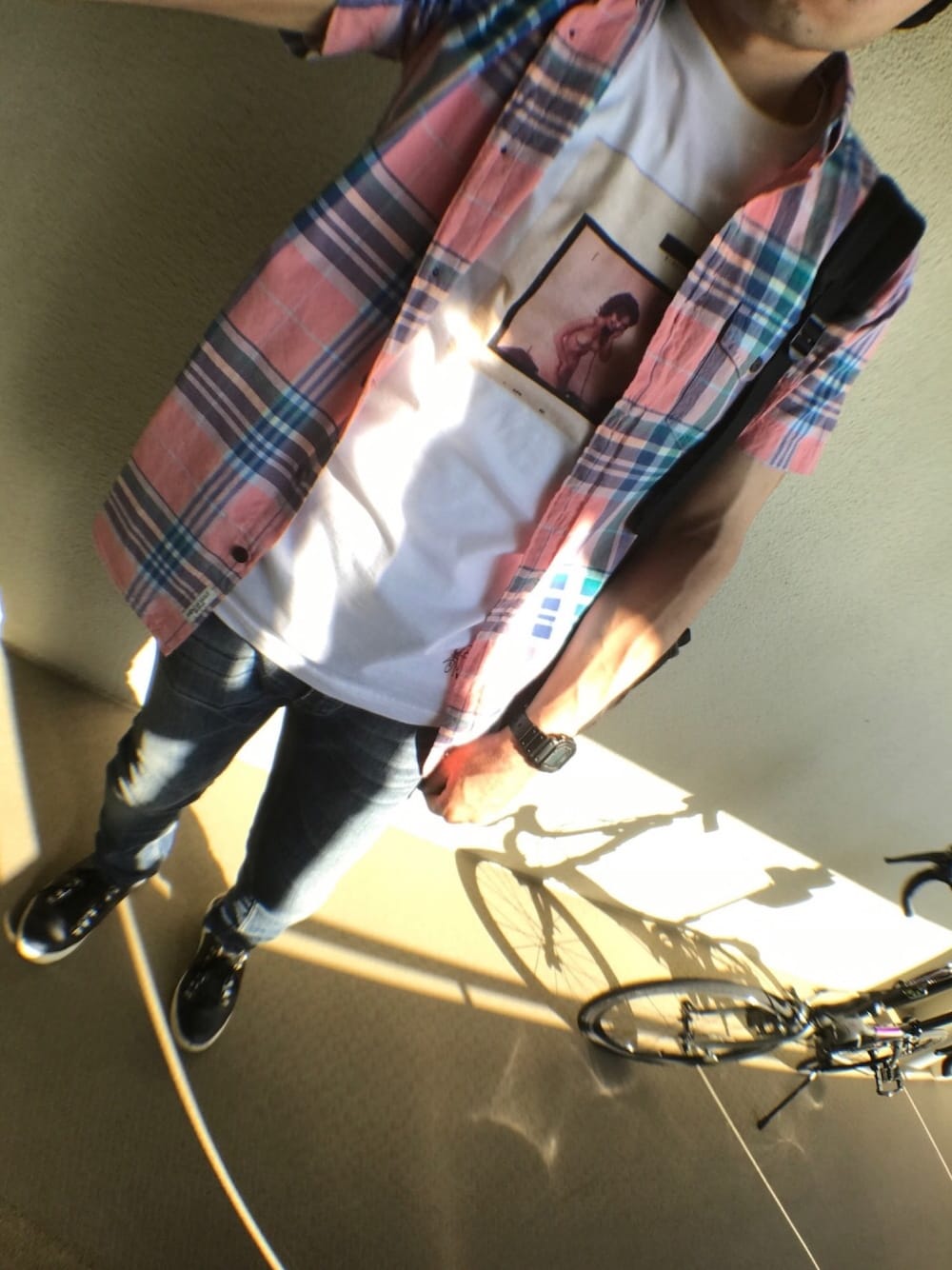 「出勤コーデ、Tシャツ」｜「S/DOUBLE のアイテム（Tシャツ/カットソー、ホワイト系）」を使った、t.o.gさん（メンズ・170cm）の夏コーディネートの1枚目の写真