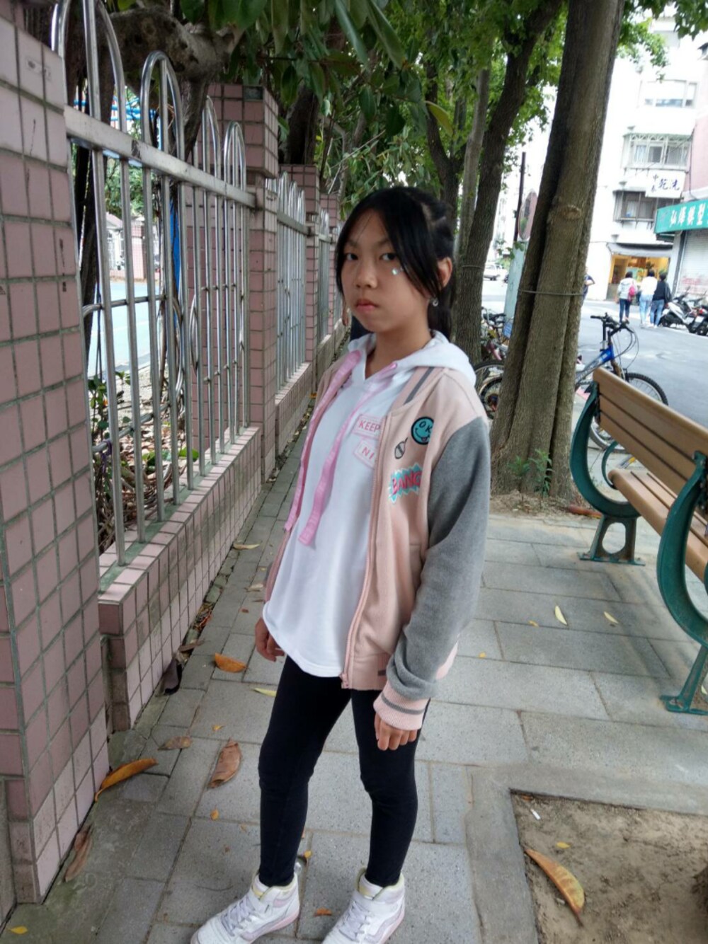 「lativeのアイテム（スタジャン、ピンク系）」を使った、風尋喵さん（キッズ・145cm）の春コーディネートの1枚目の写真