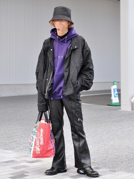 Tさんの「SYNTHETIC LEATHER FLARE PANTS」を使ったコーディネート