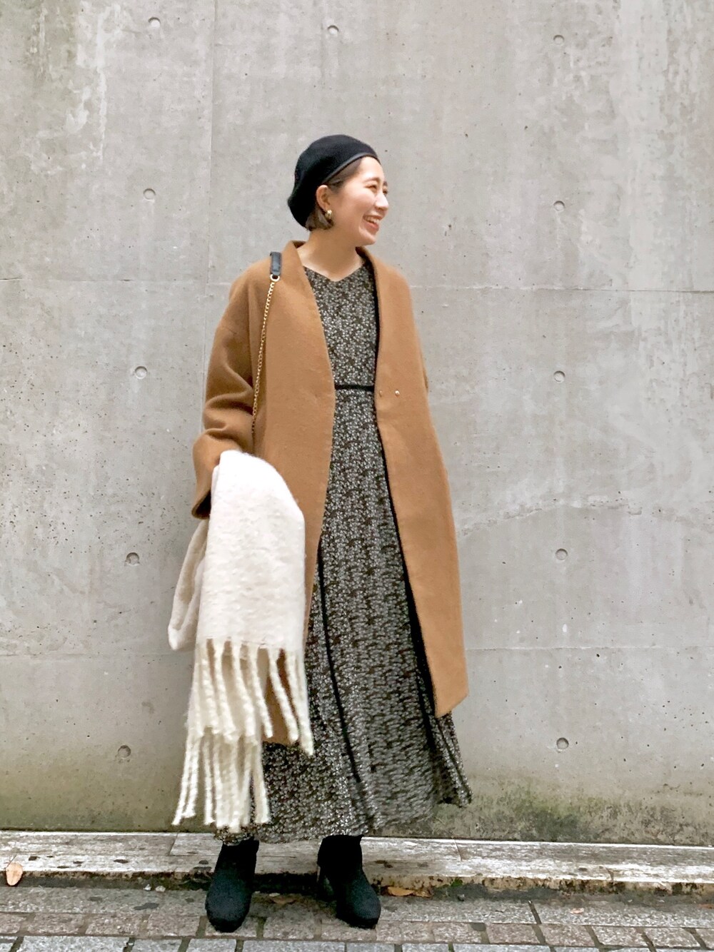 mysty woman（ミスティウーマン）の「シームカラーVネックコート 