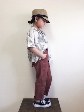「ブラウンパンツ」｜「アイテム（キャップ）」を使った、bow-changさん（キッズ・100cm）の夏コーディネート