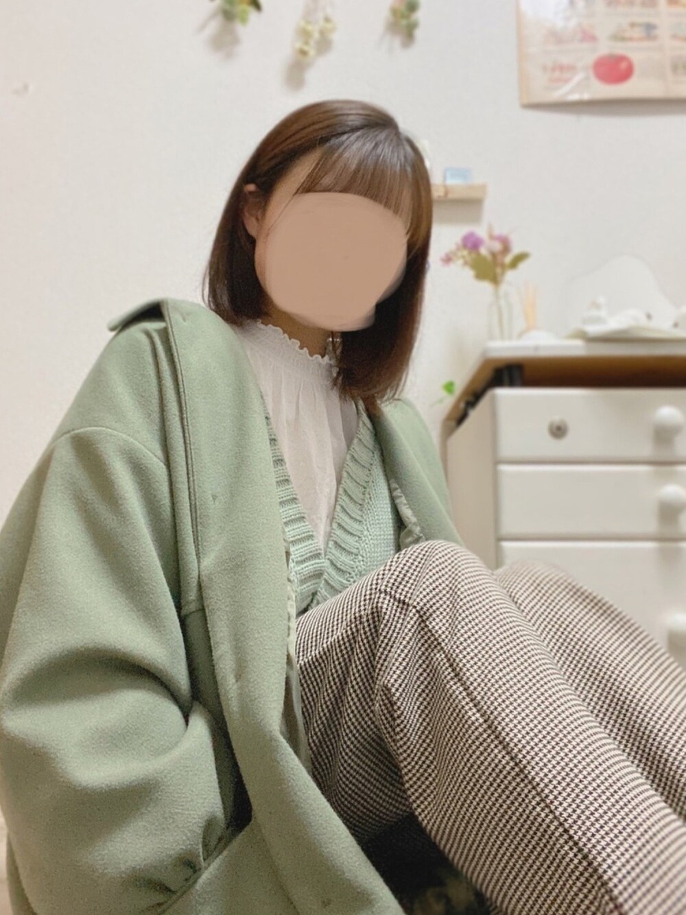 「オトナカジュアル、パンツスタイル、プチプラ、シンプルコーデ、休日コーデ、冬コーデ、カーディガン、エヘカソポ、オトナ女子、グリーン」｜「ehka sopoのステンカラーコート（ステンカラーコート、グリーン系）」を使った、いぬぬさん（レディース・158cm）の冬コーディネートの1枚目の写真