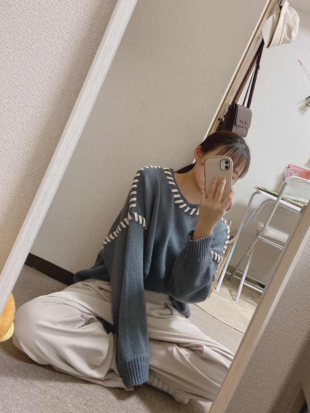 「カジュアルコーデ、パンツスタイル、大人コーデ、オーバーサイズ、プチプラコーデ、お洒落さんとつながりたい、ニット、ゆるコーデ」｜「tiptopの2020AW ステッチデザインプルオーバー（ニット/セーター、ブルー系）」を使った、いぬぬさん（レディース・158cm）の冬コーディネートの1枚目の写真