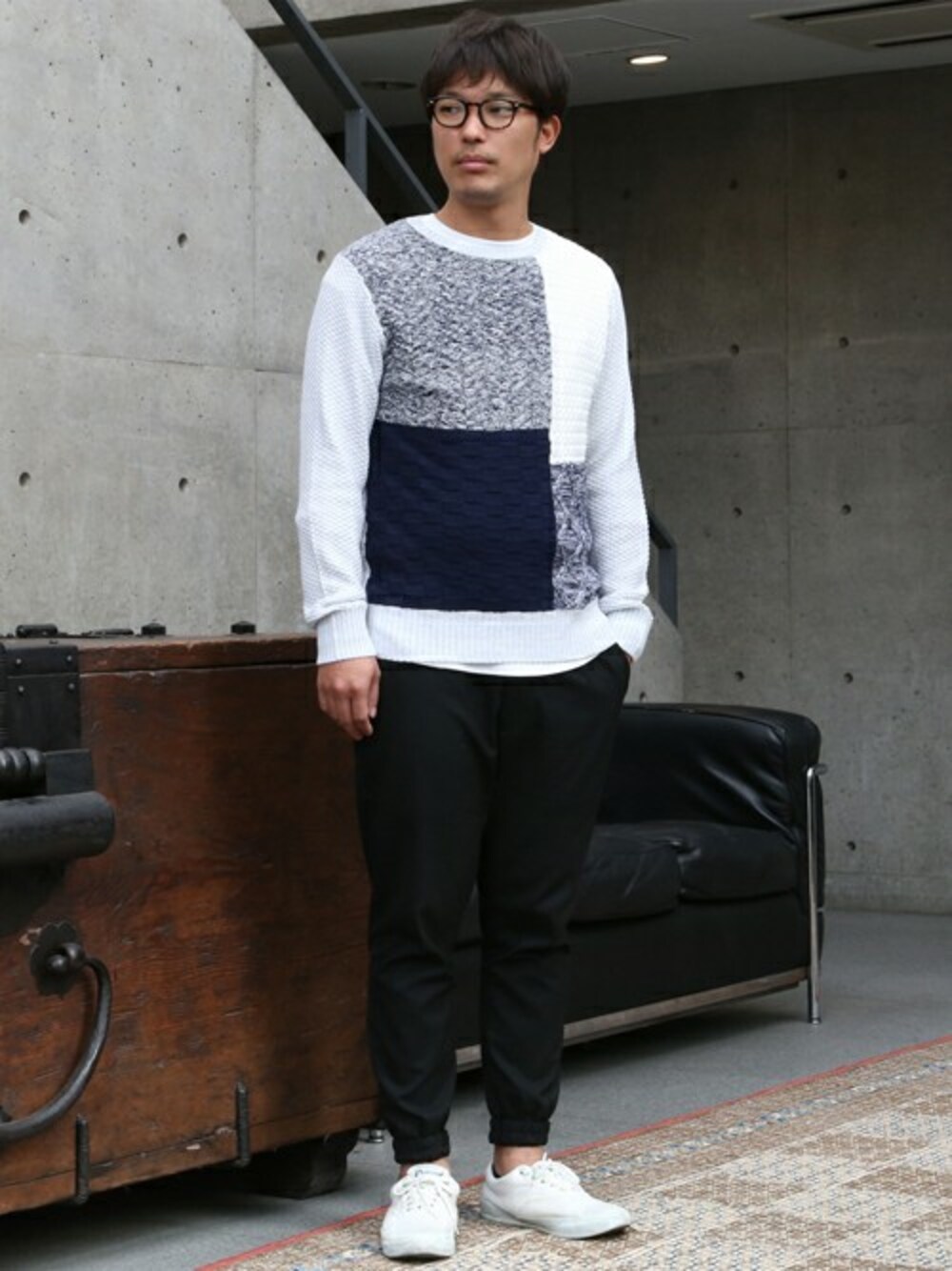 「ニット、冬コーデ、柄ニット、洗えるニット、秋コーデ、メンズメルローズ、MEN'SMELROSE」｜「MEN'S MELROSEの【洗濯可能】ブロッキングクルーネックニット（ニット/セーター、ホワイト系）」を使った、キンシさん（メンズ・177cm）の秋コーディネートの1枚目の写真
