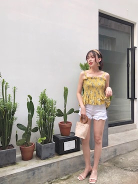 「アイテム（チューブトップ、イエロー系）」を使った、JSHARE小雪さん（レディース・164cm）の夏コーディネート