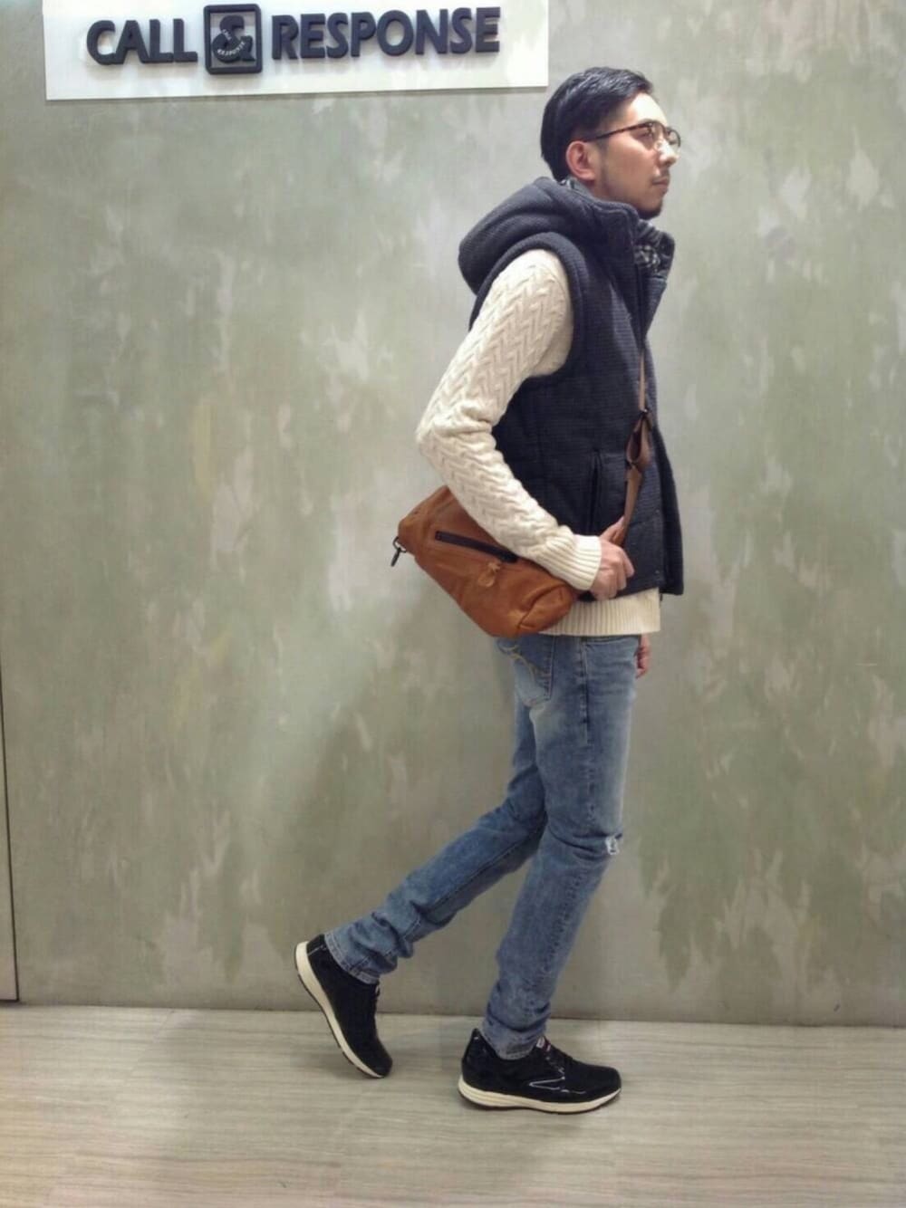 その他のその他アウター、その他のニット/セーター、その他のデニムパンツを着用したメンズの冬コーディネートの1枚目の写真