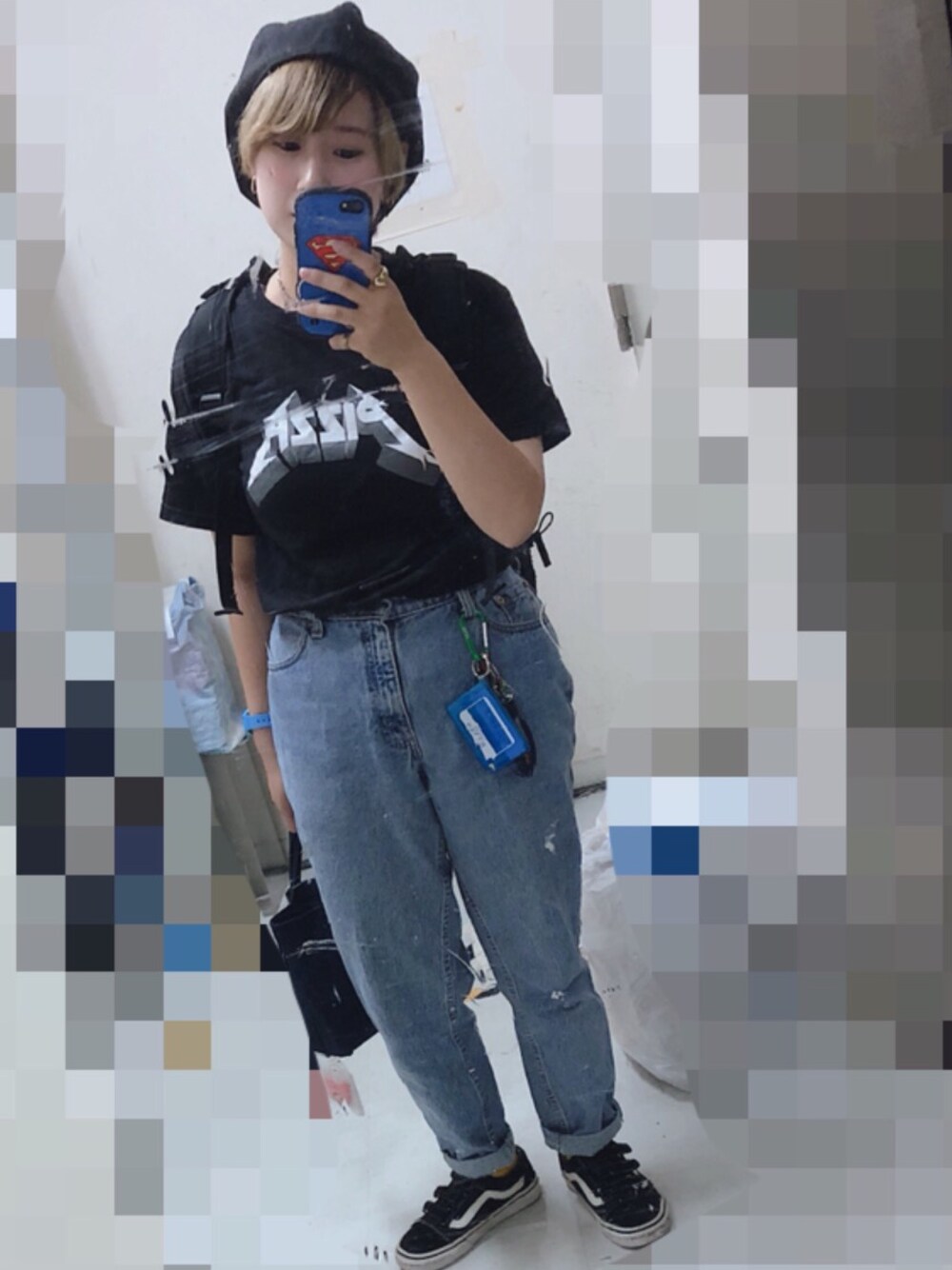 「＃デニム、VANS、ボーイッシュ、ショートカット、金髪、ハンチング」｜「Levi'sのアイテム（デニムパンツ、ブルー系）」を使った、よっさんさん（レディース・153cm）の夏コーディネートの1枚目の写真