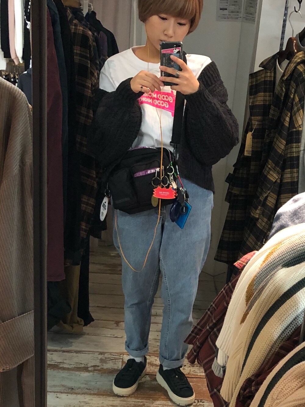 「ストリート服が好き、Aymmy in the batty girls、PUMA、リーバイス」｜「Levi'sのアイテム（デニムパンツ、ブルー系）」を使った、よっさんさん（レディース・153cm）の秋コーディネートの1枚目の写真