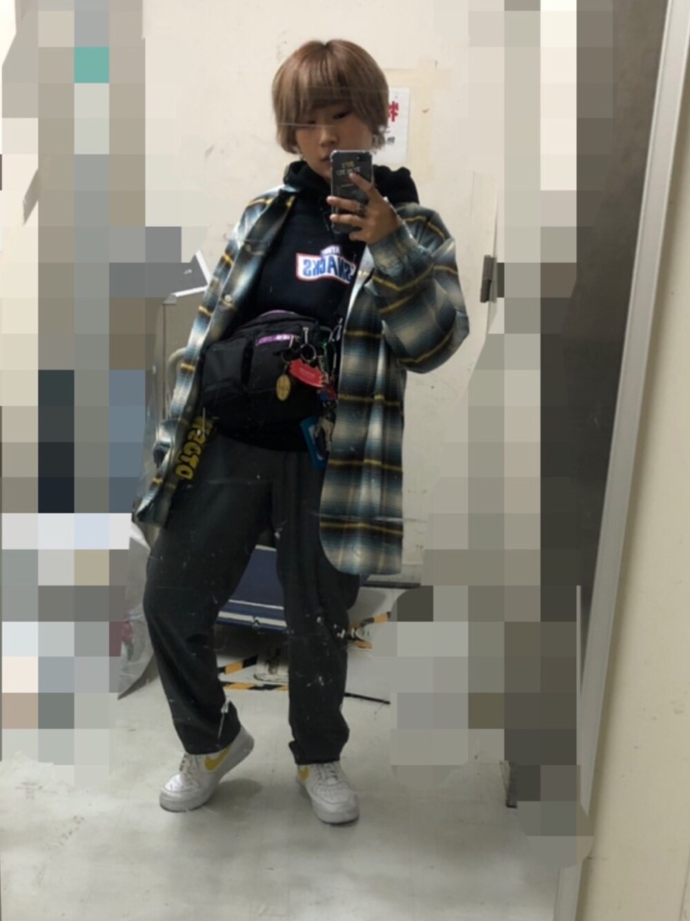 「ストリート服が好き、phingerin、チェックシャツ、ナイキ、GUパンツ、パーカー、Aymmy in the batty girls、153cm、金髪、ディッキーズコラボ」｜「PHINGERINの＜PHINGERIN＞ 11 NIGHT SHT/シャツ◆（シャツ/ブラウス、ブルー系）」を使った、よっさんさん（レディース・153cm）の秋コーディネートの1枚目の写真