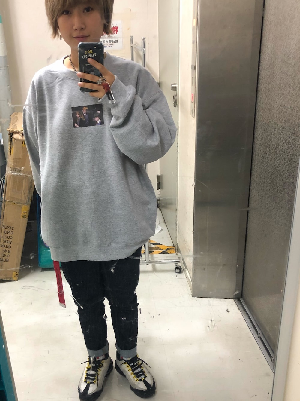 「カジュアル、ナイキ、ハリーポッター、Double name、ボーイッシュ、金髪、153cm」｜「DOUBLE NAMEのアイテム（スウェット、グレー系）」を使った、よっさんさん（レディース・153cm）の秋コーディネートの1枚目の写真