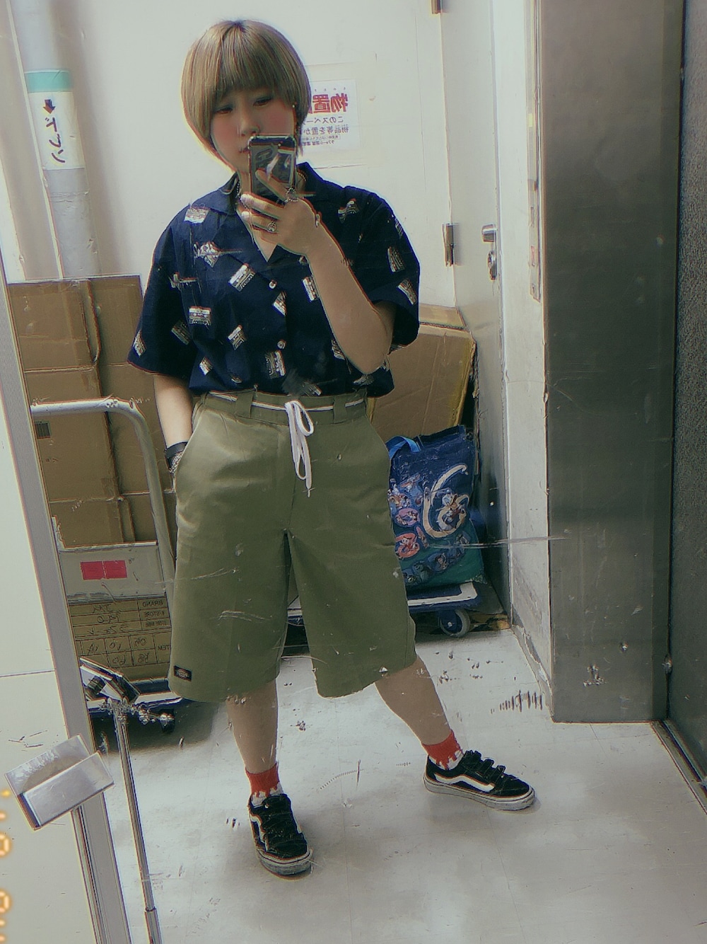 「ボーイッシュ、ディッキーズ(Dickies)、VANS、開襟シャツ、Double name」｜「Dickiesのアイテム（その他パンツ、ベージュ系）」を使った、よっさんさん（レディース・153cm）の春コーディネートの1枚目の写真