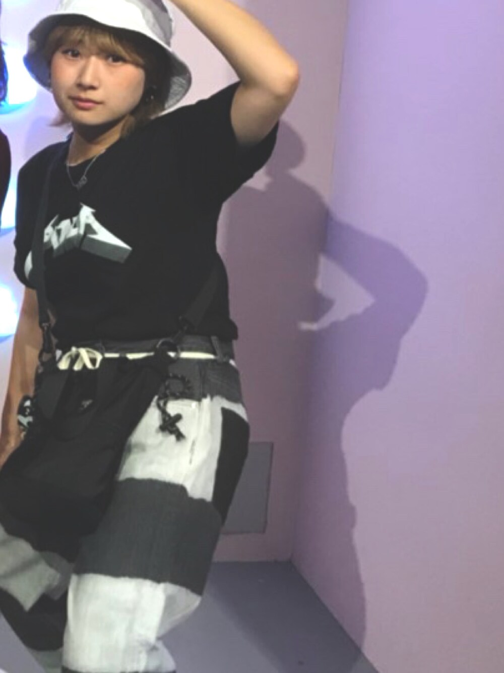 「デニムパンツ、夏だ！Tシャツ着よう！、RNA、keen、Aymmy in the batty girls、バケハ」｜「Aymmy in the batty girlsのアイテム（Tシャツ/カットソー、ブラック系）」を使った、よっさんさん（レディース・153cm）の夏コーディネートの1枚目の写真