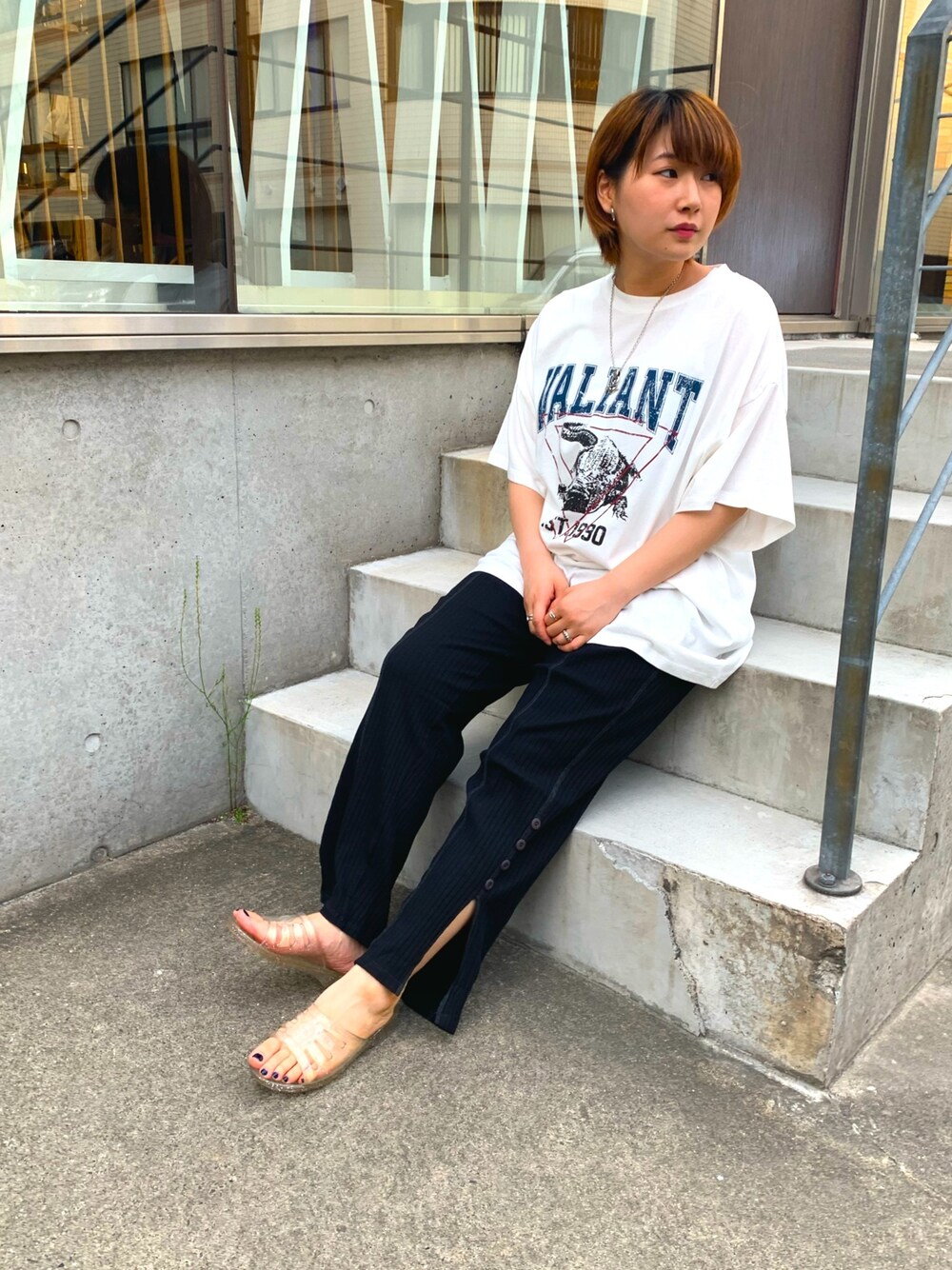 「カジュアルコーデ、低身長、summer、楽チンコーデ、ギョサン、モノトーン、パンツスタイル、オーバーサイズ、おしゃれさんと繋がりたい」｜「DOUBLE NAMEのアイテム（パンツ、ブラック系）」を使った、よっさんさん（レディース・153cm）の春コーディネートの1枚目の写真