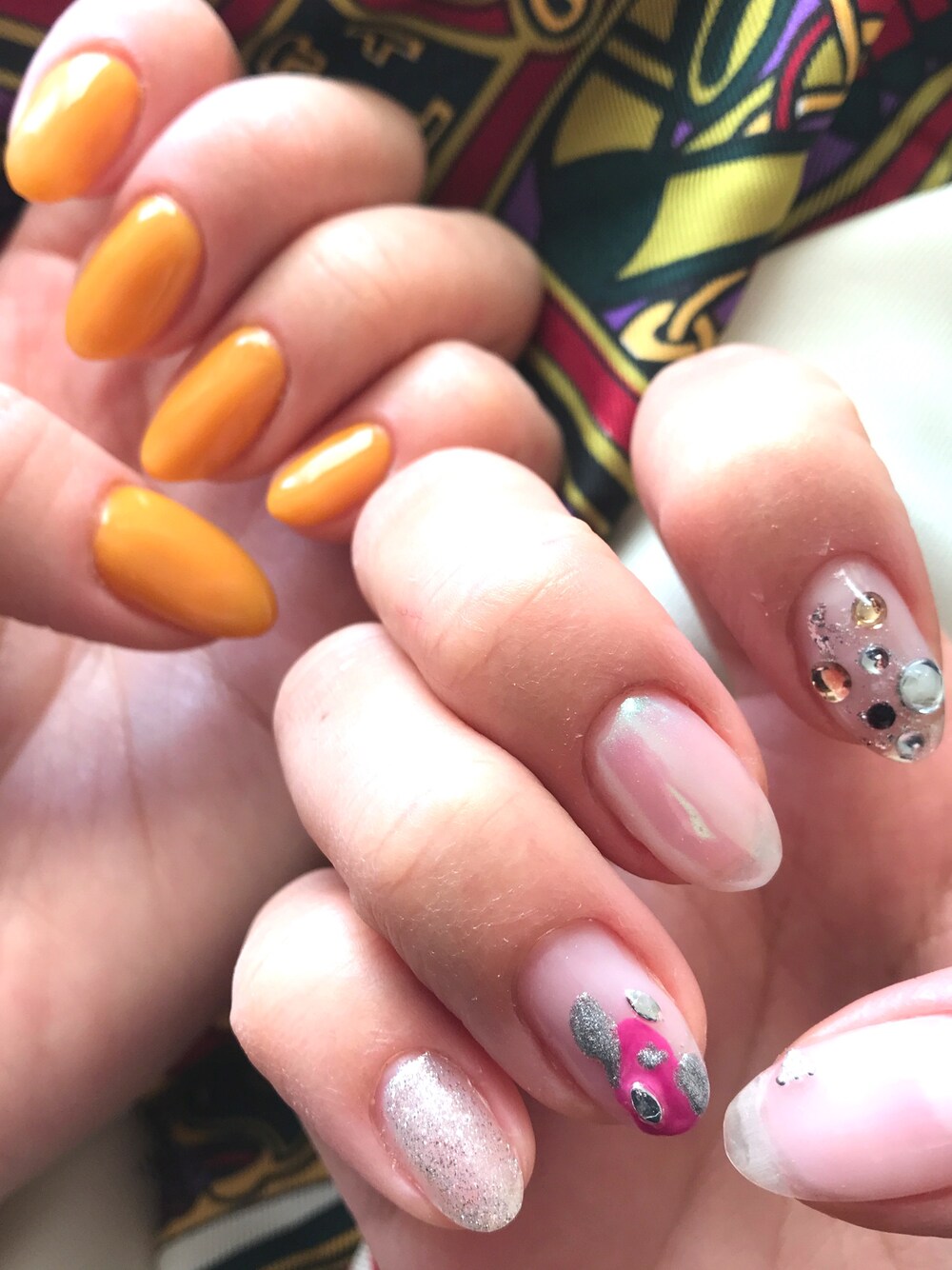 「ジェルネイル」｜「no brandのアイテム（ハンドケア/ハンドクリーム、イエロー系）」を使った、さやんさん（レディース・157cm）の冬コーディネートの1枚目の写真