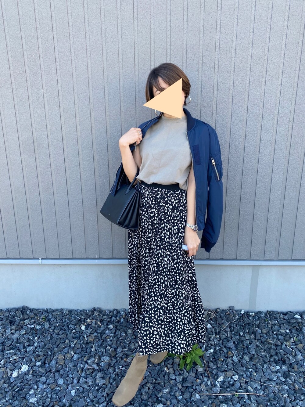 「DHOLICのアイテム（スカート、ブラック系）」を使った、さやんさん（レディース・157cm）の秋コーディネートの1枚目の写真